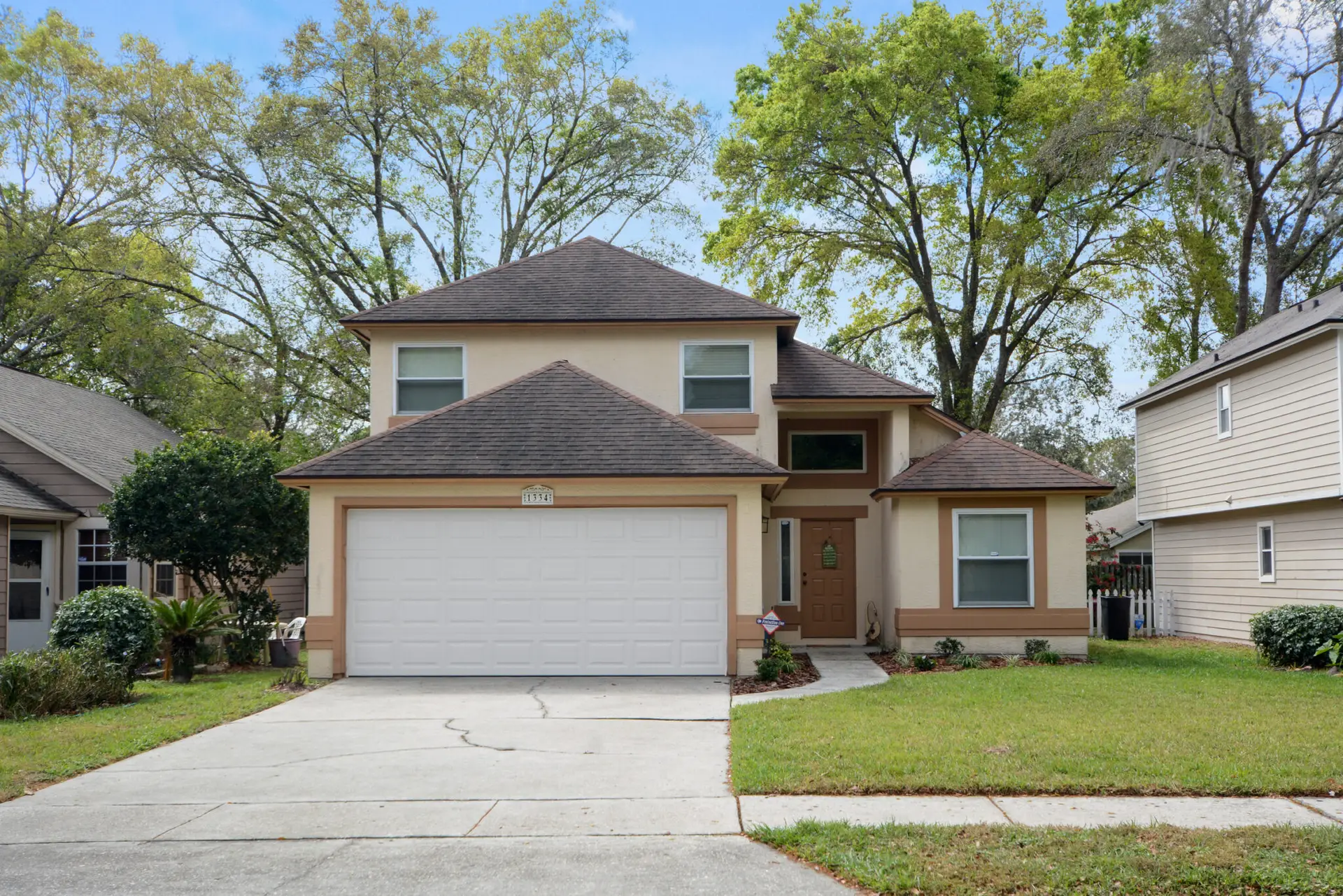 Front of 2-story house in Florida