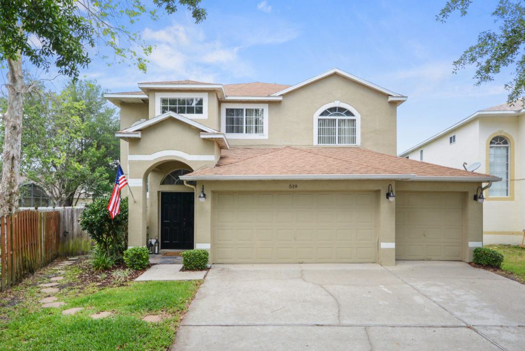 Front view of a house in Florida