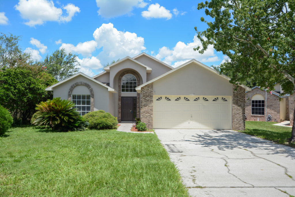 Front view of 1049 Country Cove Court, Oviedo, FL 32766