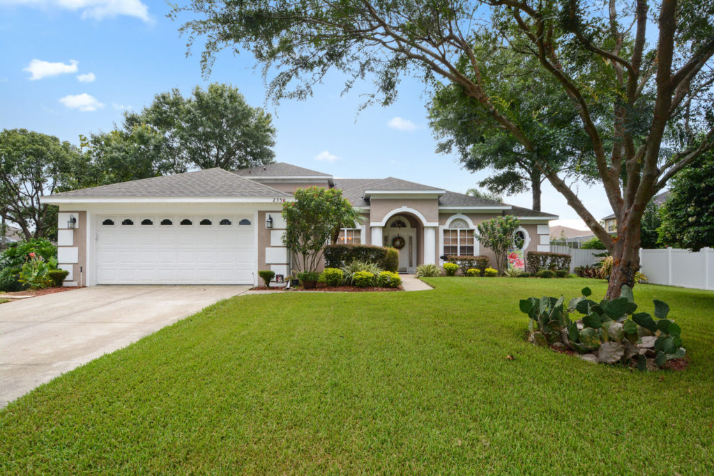 Front view of 2350 Blossom Dr, Oviedo, FL 32765