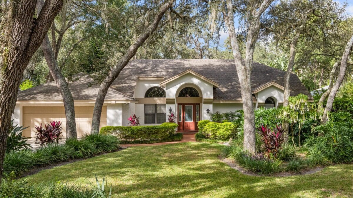 One of our Oviedo Florida Featured Listings with Mature Landcaping